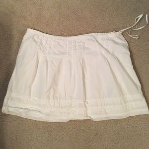 White gap skirt