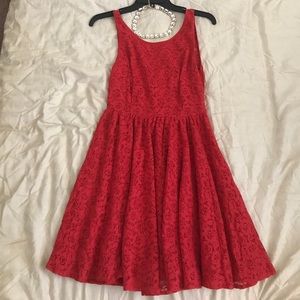Red lace dress with opening in back 🔥