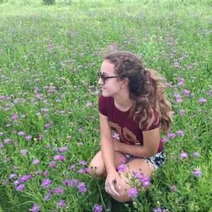 Meet your Posher, Claudia