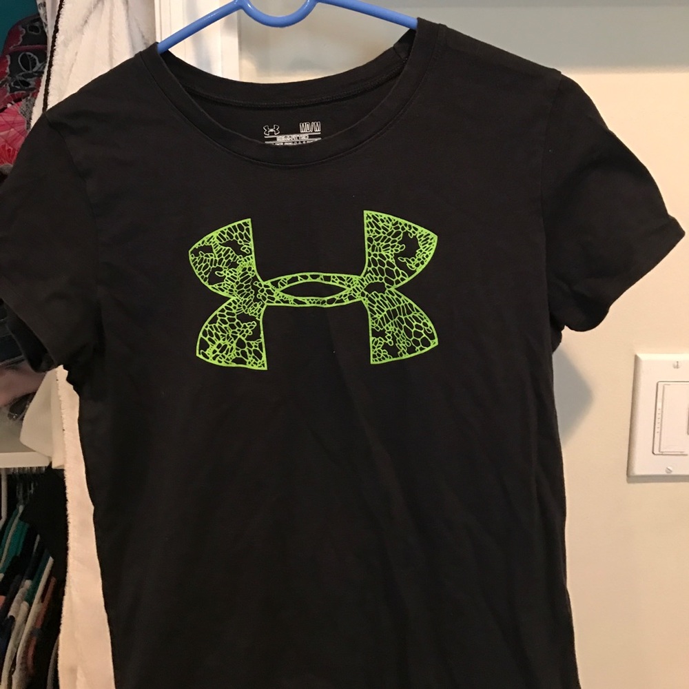 UNDER ARMOUR black and lime green tshirt