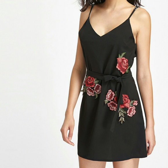 🌿ROSE EMBROIDERED DRESS🌿 - Picture 6 of 7