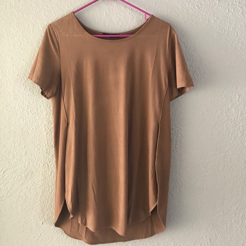 Tan suede top with slits on both sides 🌞