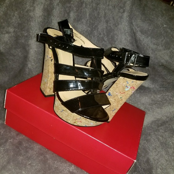 Scandals - Picture 3 of 3