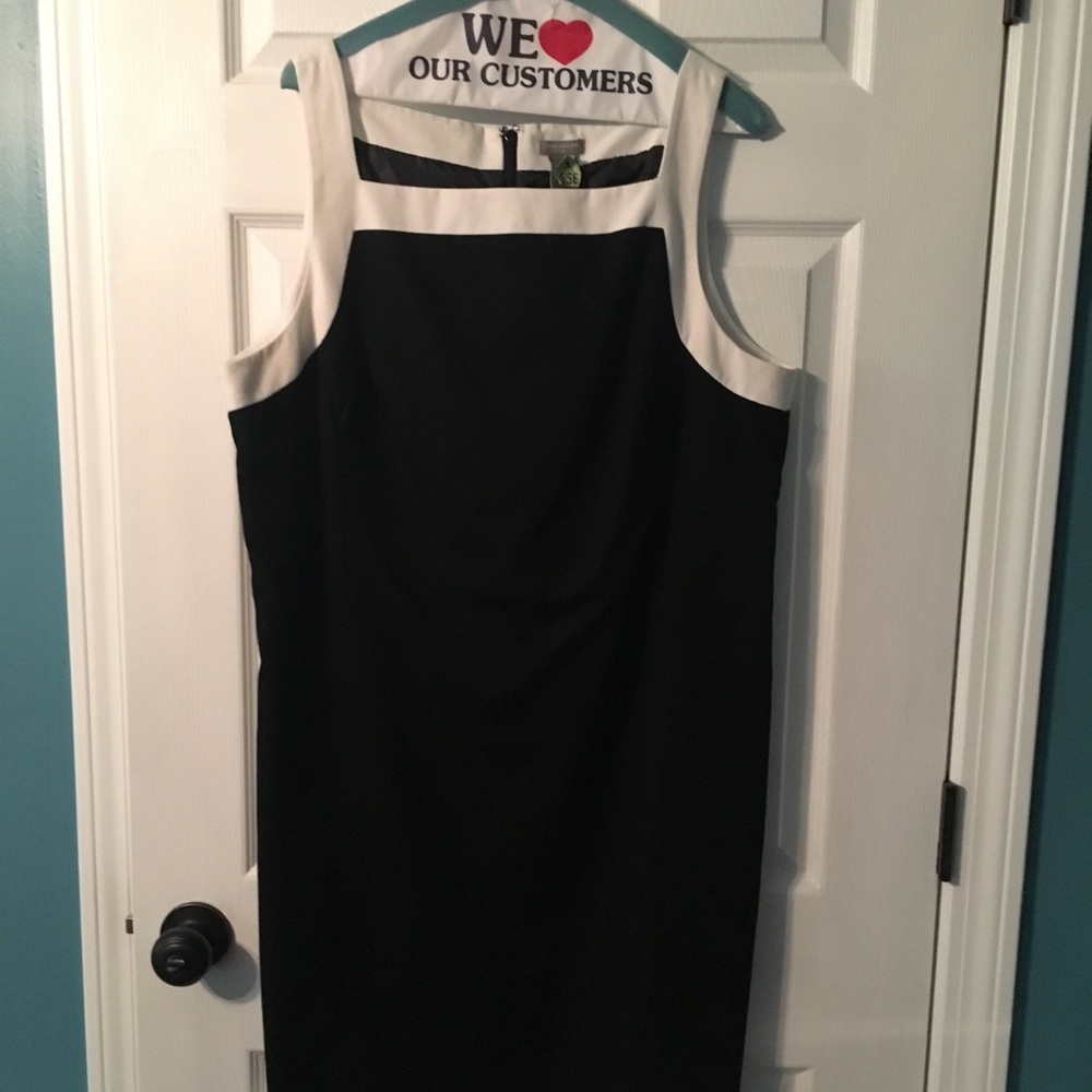 Ann Taylor Black & White Shift Dress. Size 18