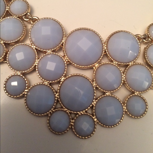 🆕Perriwinkle Statement Necklace - Picture 3 of 3