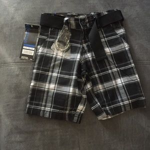 5T black and white shorts