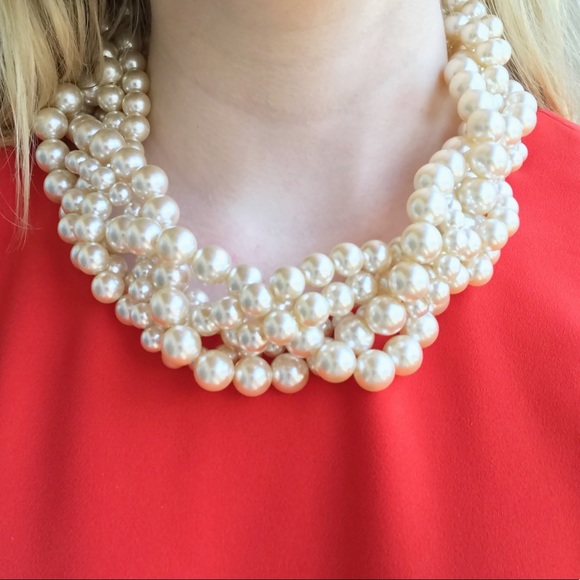 Jewelry - Pretty In Pearls Necklace