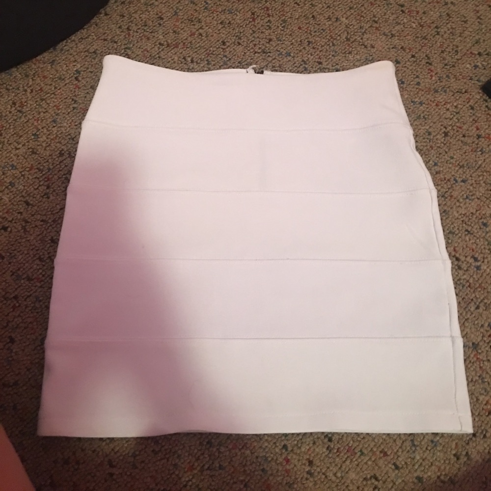 3/$30 sale! Milau xs white skirt from LF