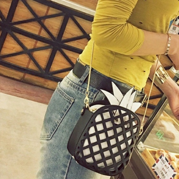 LAST ONE! B&W PINEAPPLE PURSE!🍍🍍 - Picture 5 of 5