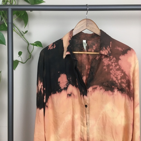 RVCA Tops - ☀️RVCA shirt☀️