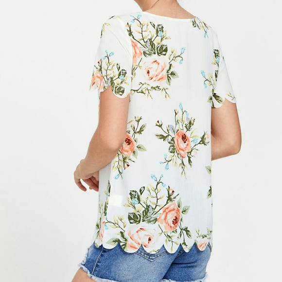 🌿FLORAL BLOUSE🌿🌿 - Picture 5 of 8