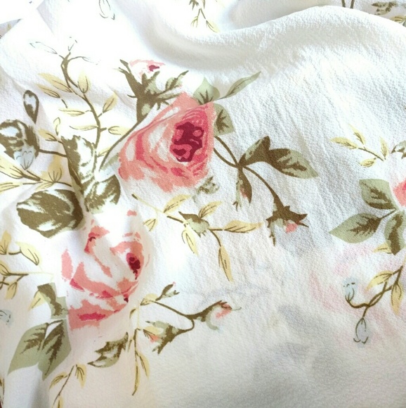 🌿FLORAL BLOUSE🌿🌿 - Picture 6 of 8