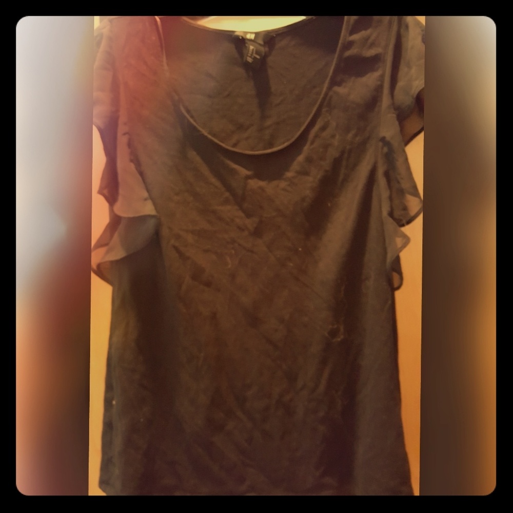 H&M black ruffle sleeve top