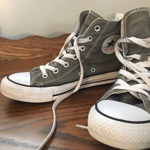 Gray high top converse ▫️◽️◻️