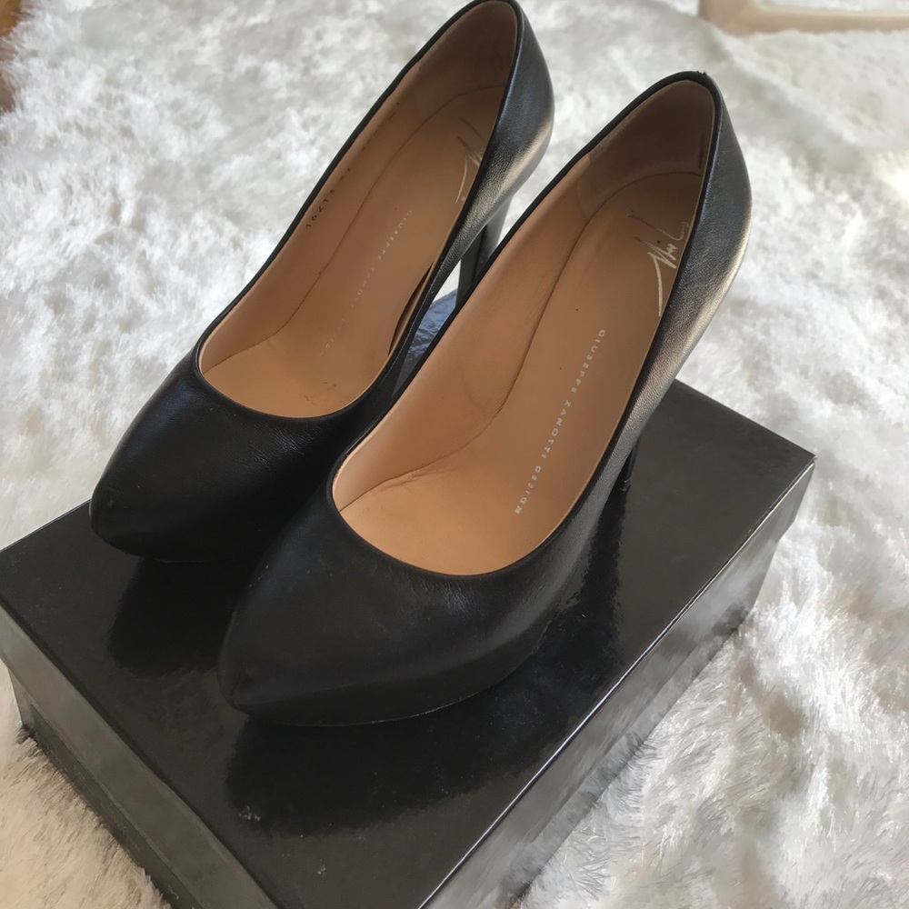 AUTH* Giuseppe Zanotti Pump heel