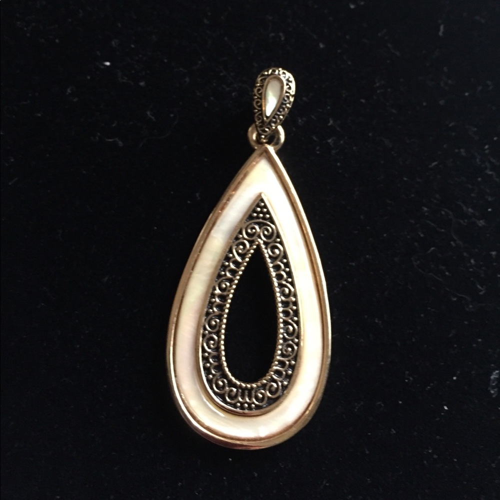 Lia Sophia pendant
