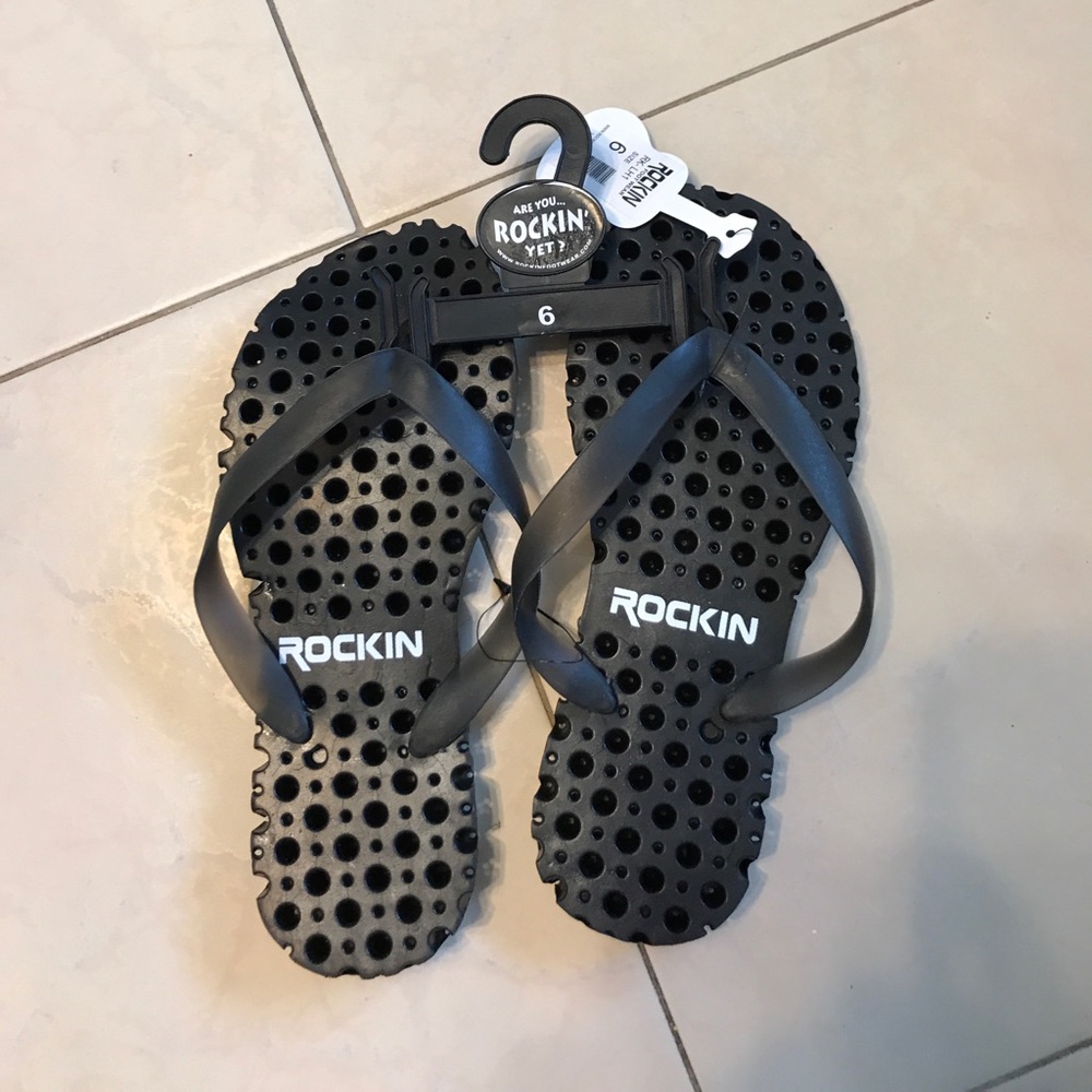 BRAND🆕 ROCKIN FOOTWEAR flip flops comfy n cute 😘
