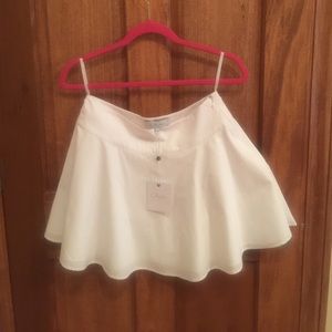 White brand new skirt by @lacafemie_
