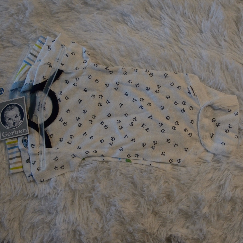 Gerber Onesie Set