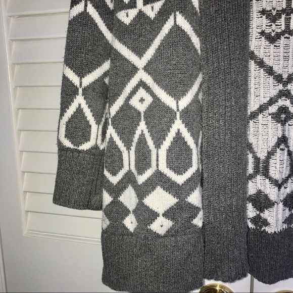 Old Navy Gray and White Patterned Sweater - Picture 3 of 5
