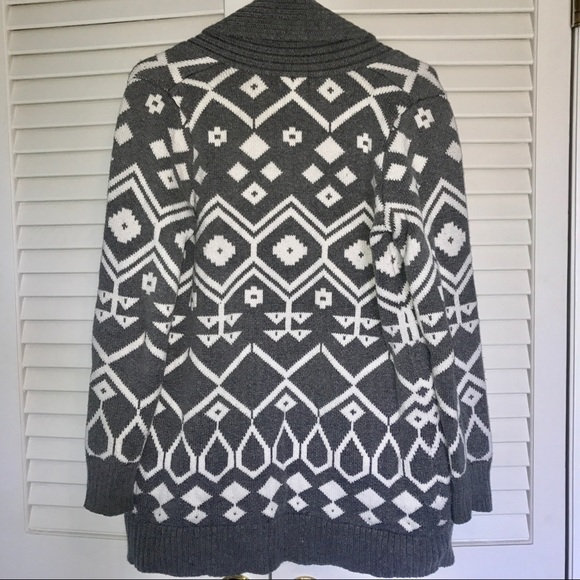 Old Navy Gray and White Patterned Sweater - Picture 4 of 5