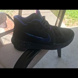 Kids Kyrie Irving shoes size 3.5