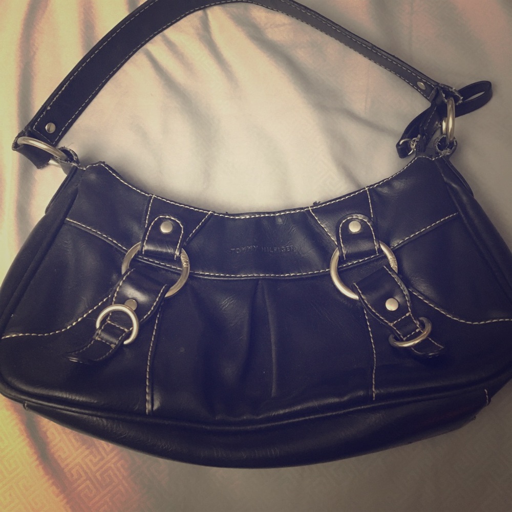 Black tommy hilfiger purse 💼