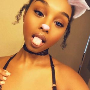 Meet your Posher, Aleya