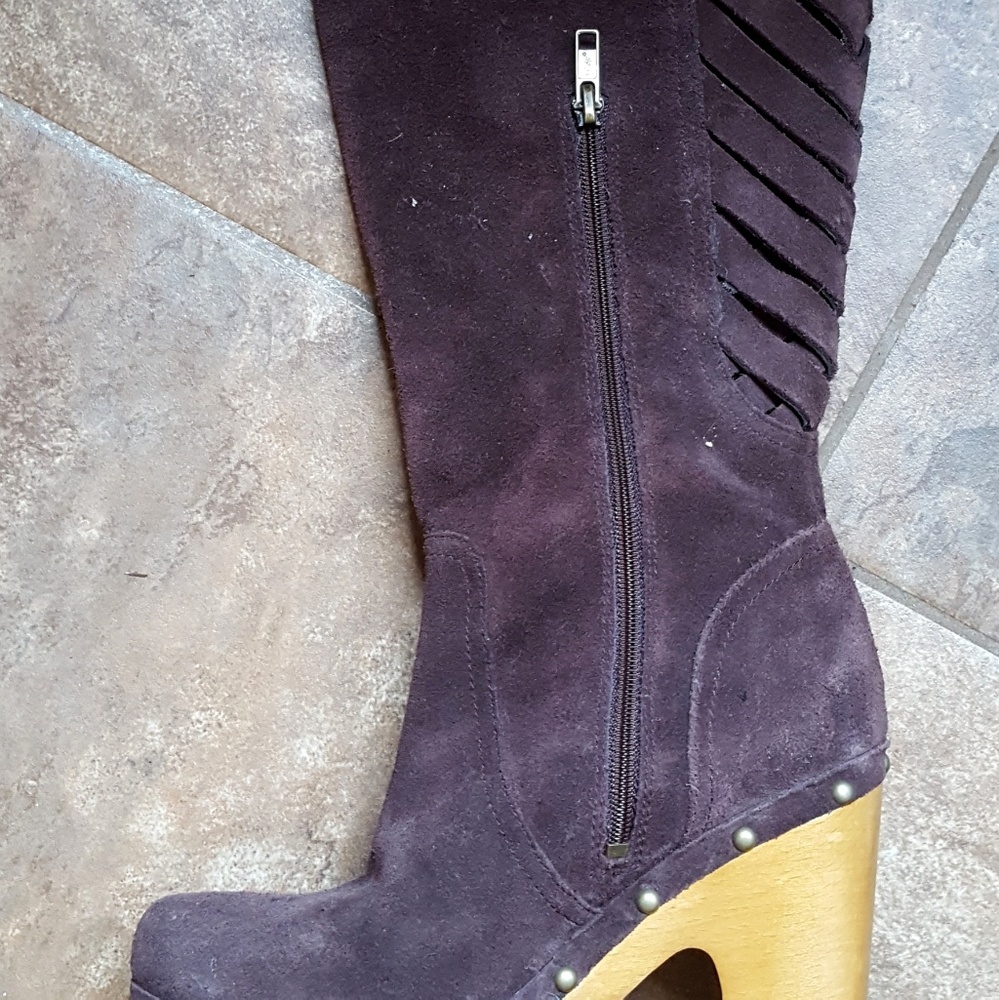 Boots - Picture 2 of 7