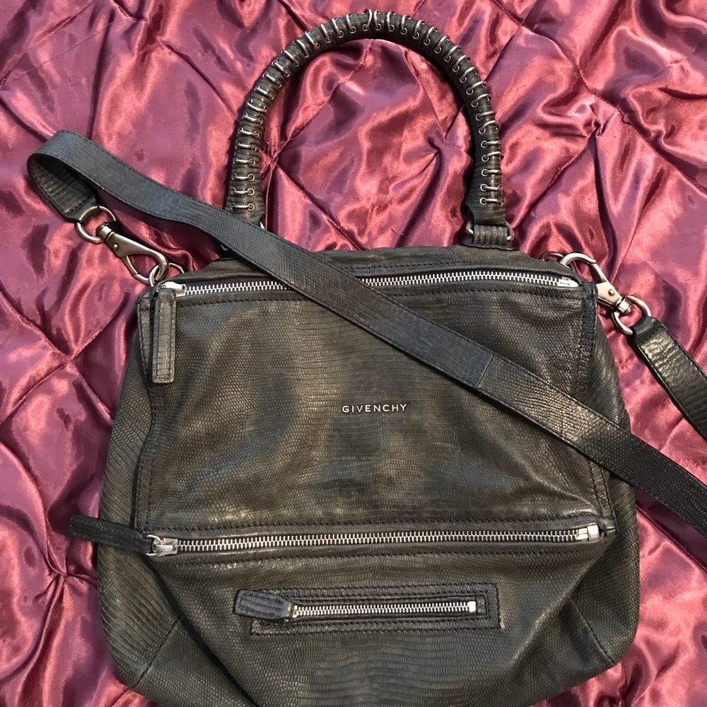💯auth limited edit, grey lizard Givenchy Pandora