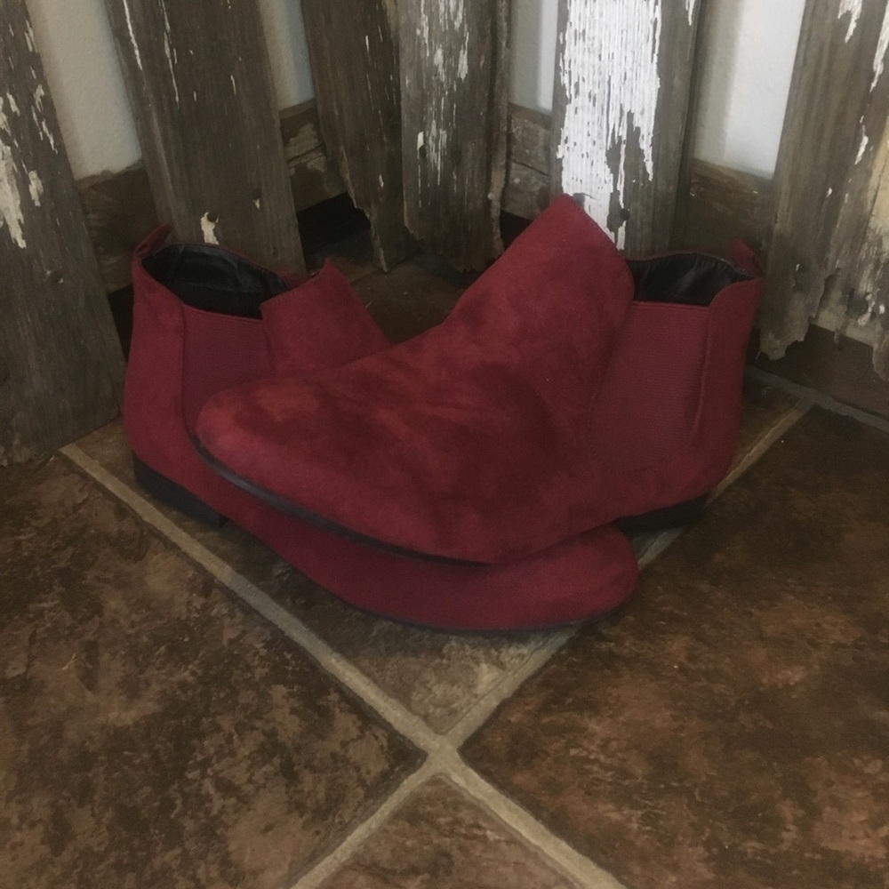 Maroon booties