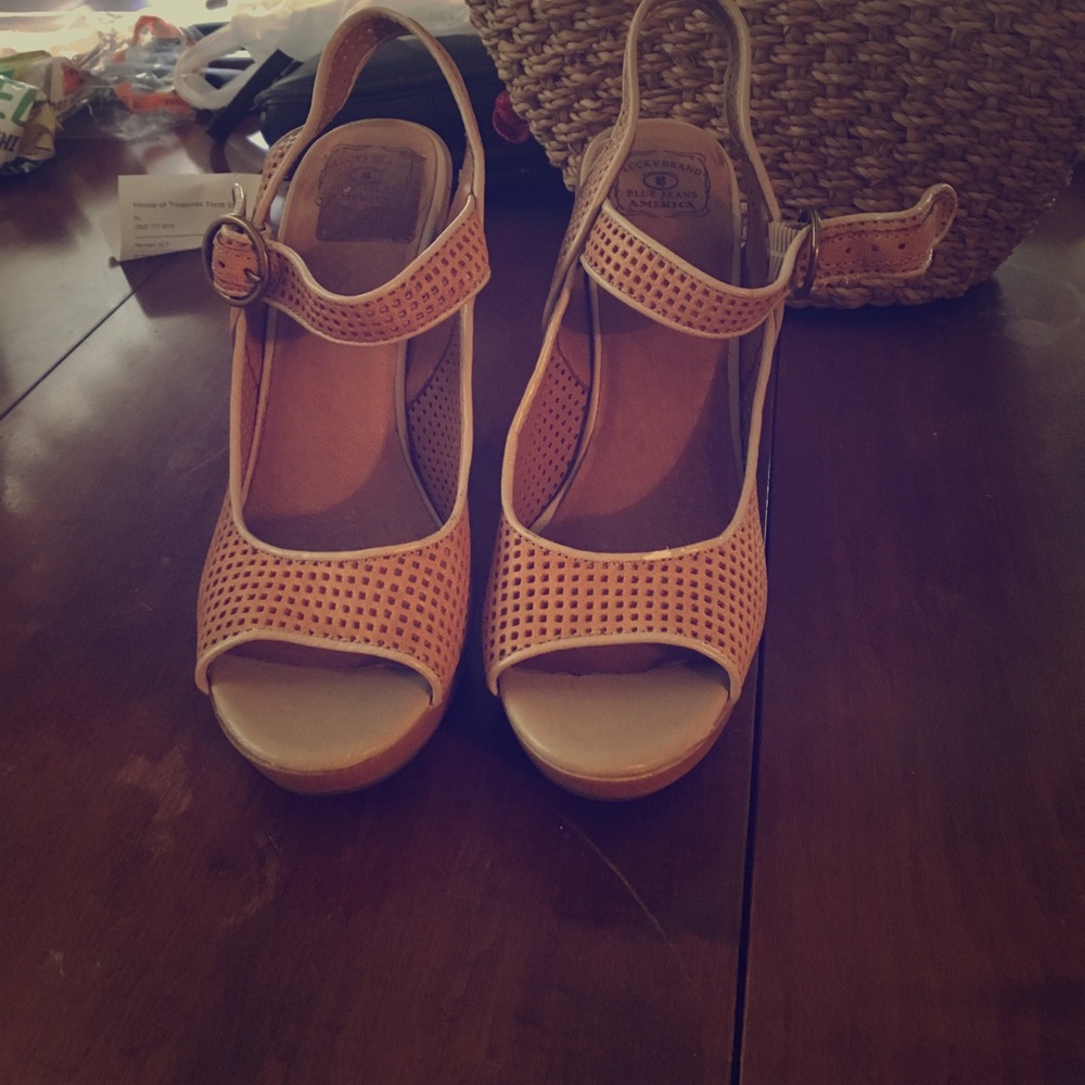 Maryjane tan heels