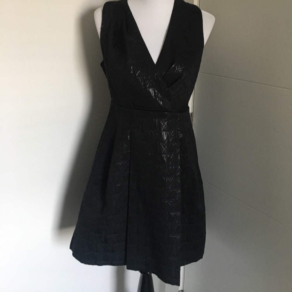 LDB Zirna Kebnate v neck fit and flare dress sz 8