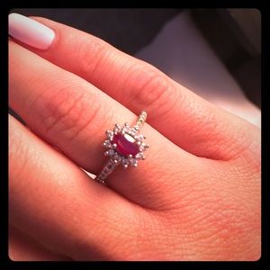 14k White gold Diamond/Ruby ring