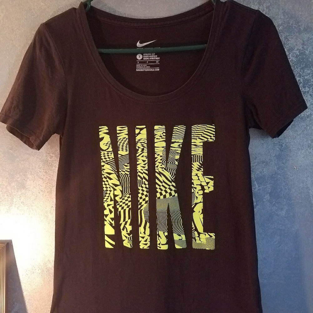 Nike short sleeve shirt