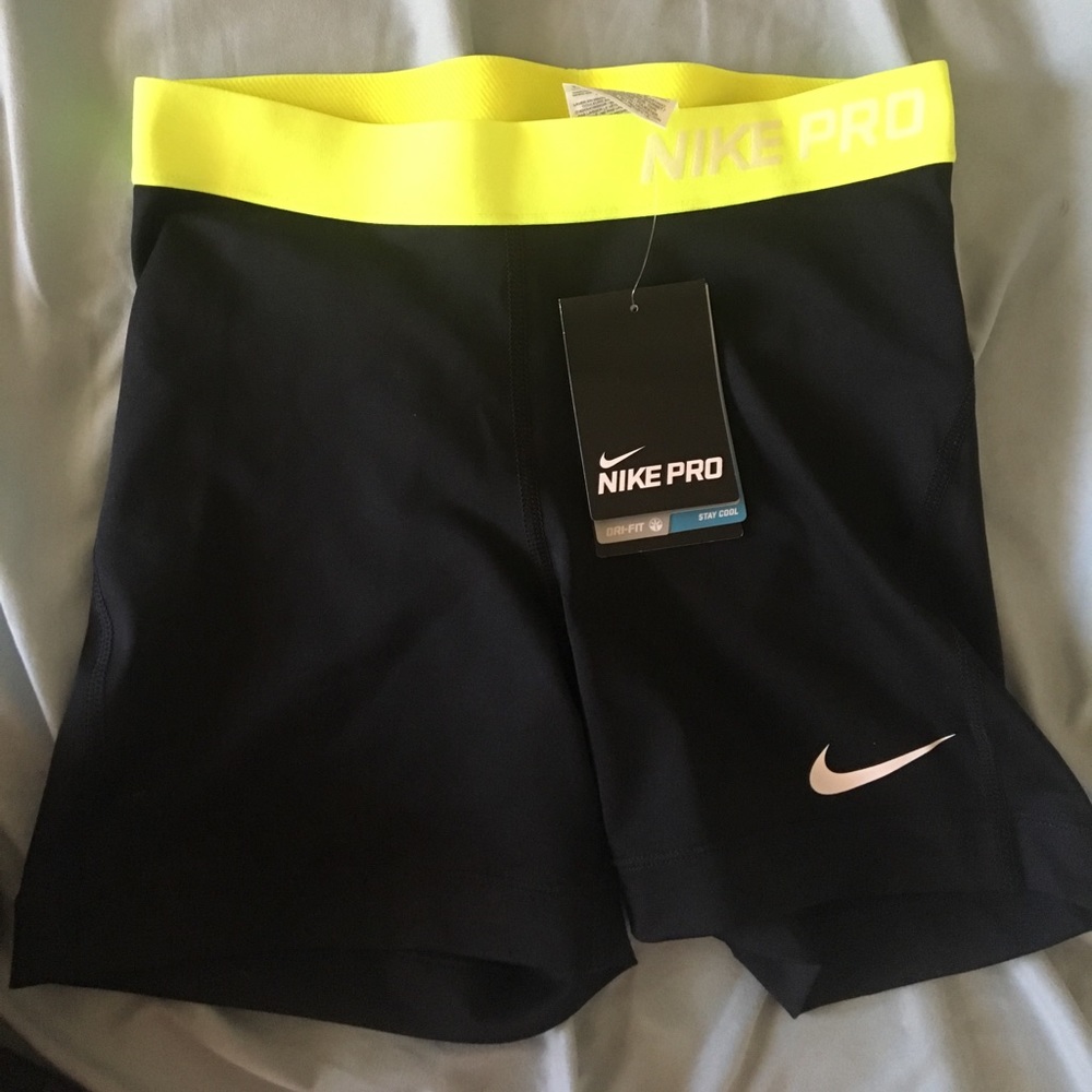 Nike Pro Small (NEW)