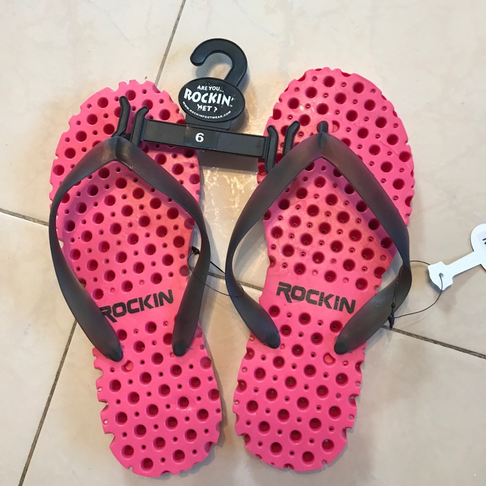 BRAND🆕 ROCKIN FOOTWEAR flip flops comfy n cute 😘