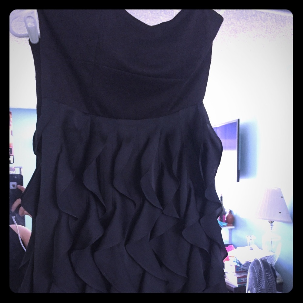 Semi formal ruffled strapless mid dress