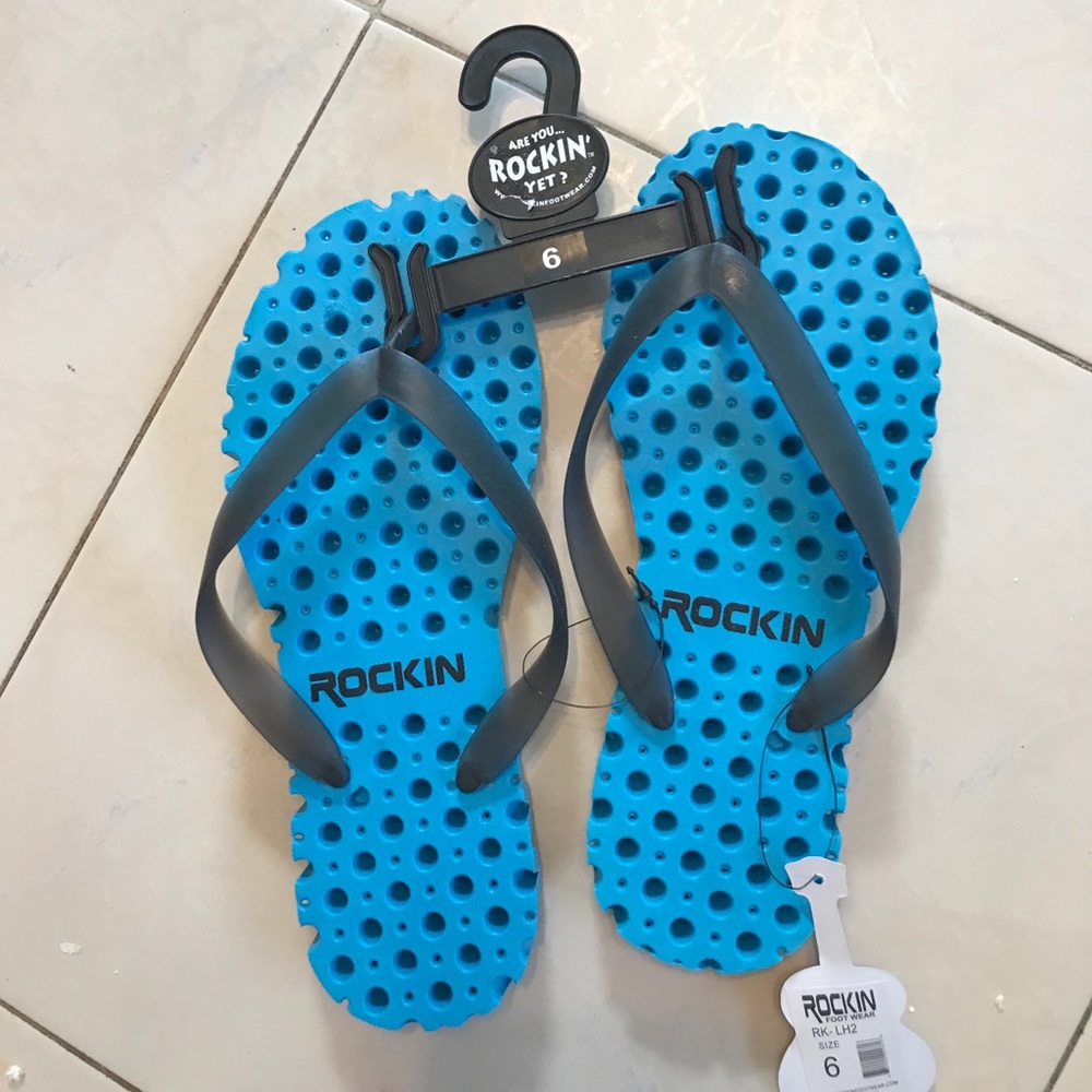 BRAND🆕 ROCKIN FOOTWEAR flip flops comfy n cute 😘