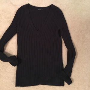 Navy blue vneck sweater