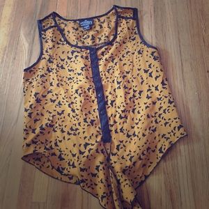 Butterfly tank ties at the bottom