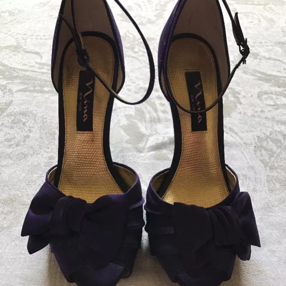 Nina New York Satin peep toe heal with bow