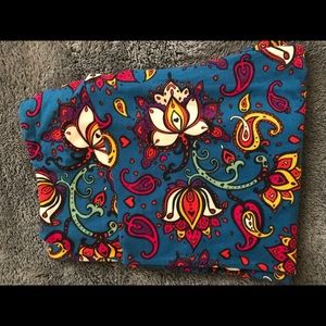 ONE SIZE LULAROE gorgeous flowers
