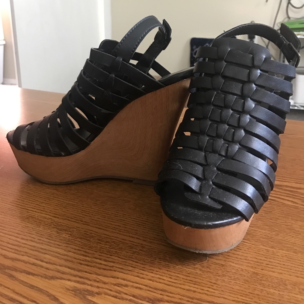 Black wedges