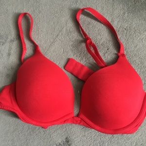 Red VS bra
