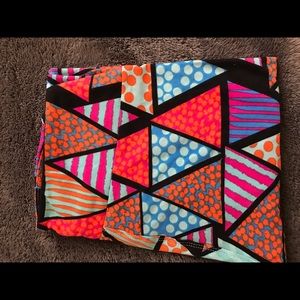 ONE SIZE LULAROE fun sally like leggings