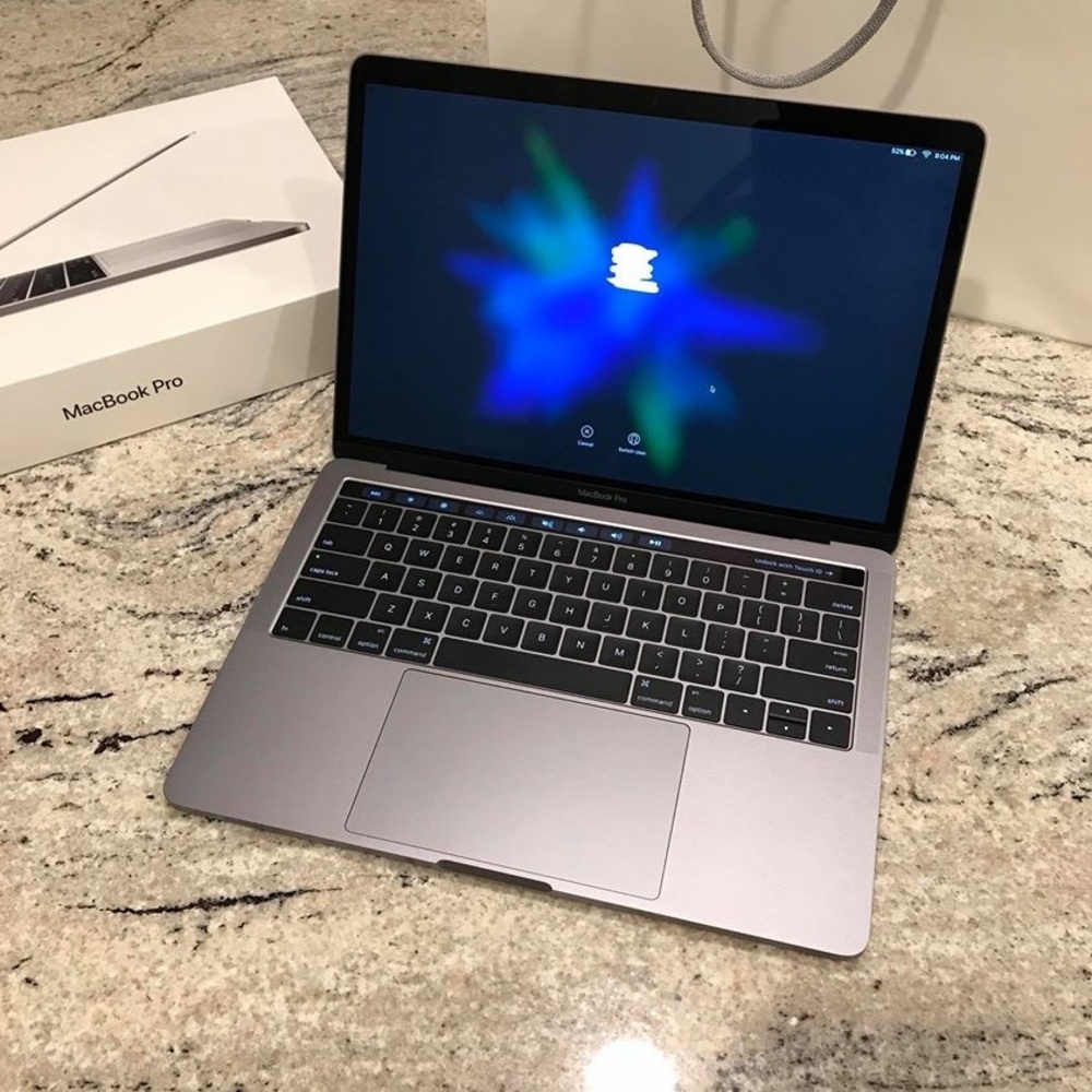 MacBook Pro 2017 - Picture 2 of 8
