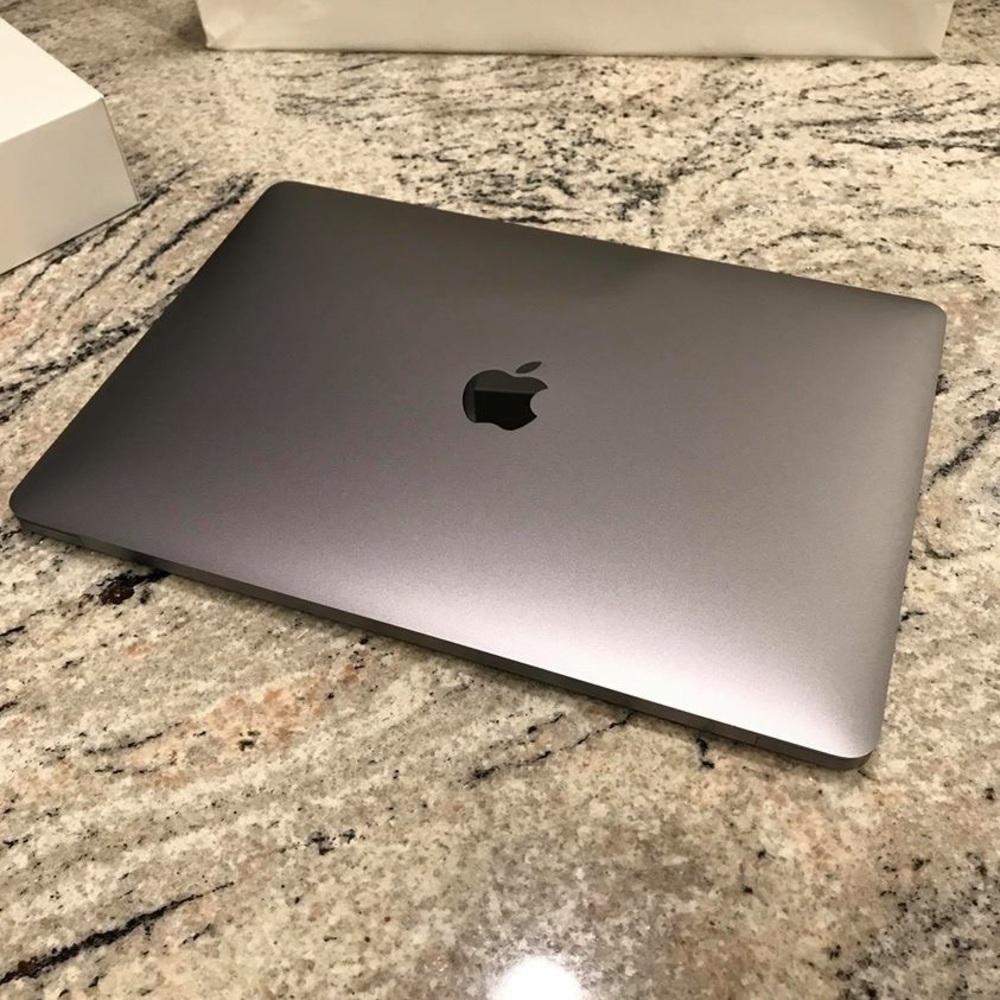MacBook Pro 2017 - Picture 3 of 8