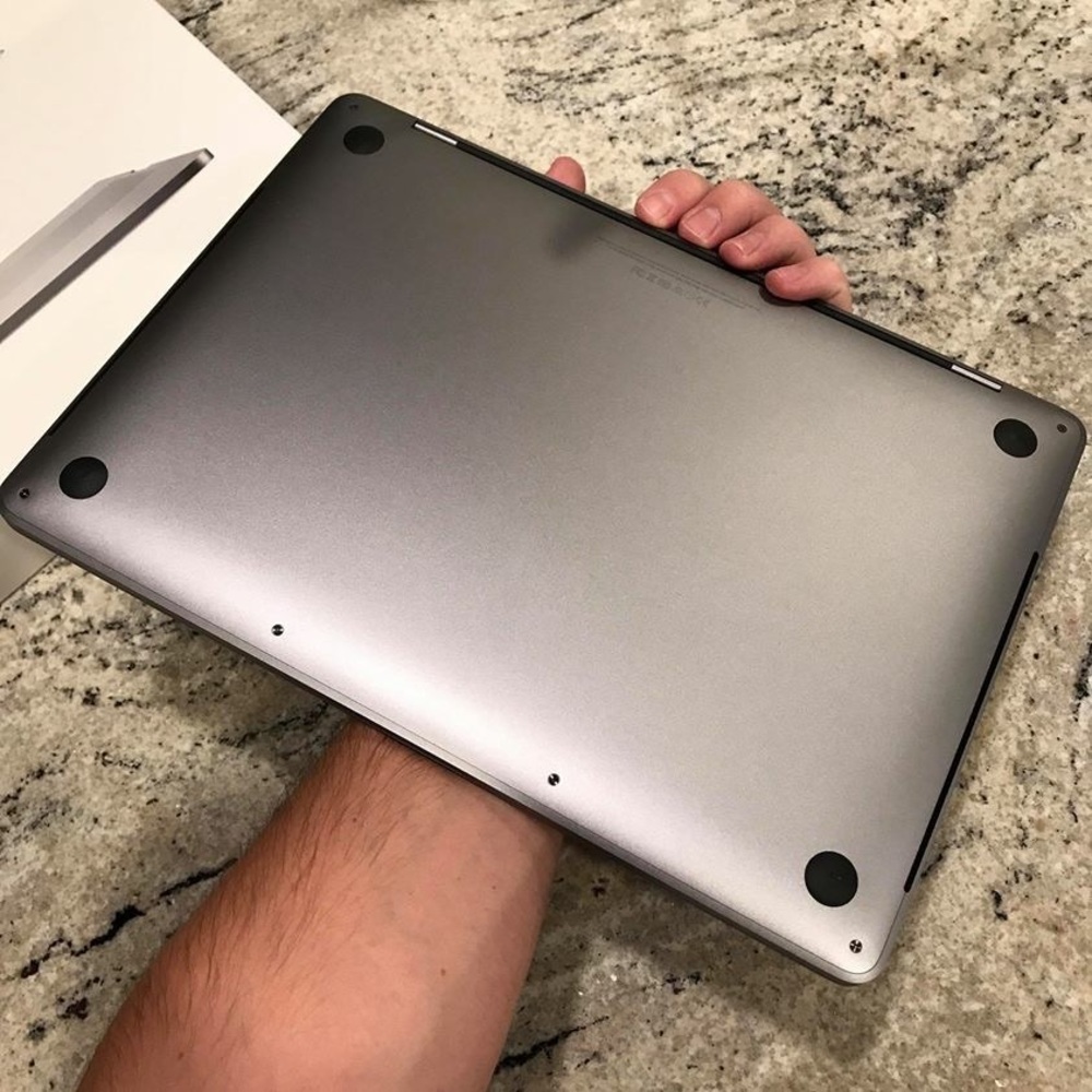 MacBook Pro 2017 - Picture 4 of 8