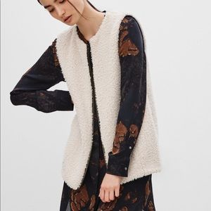 Aritzia (Wilfred) Cream Sherling Vest